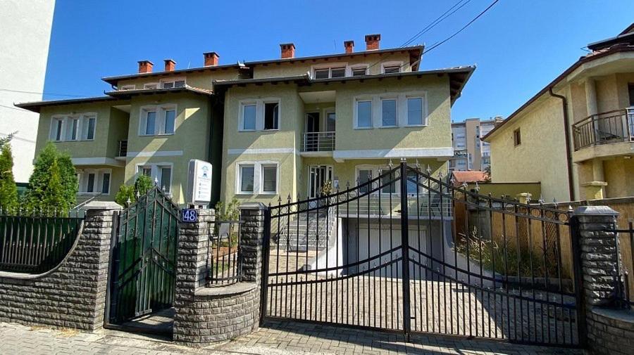 Bus Station Hostel Pristina Exterior photo