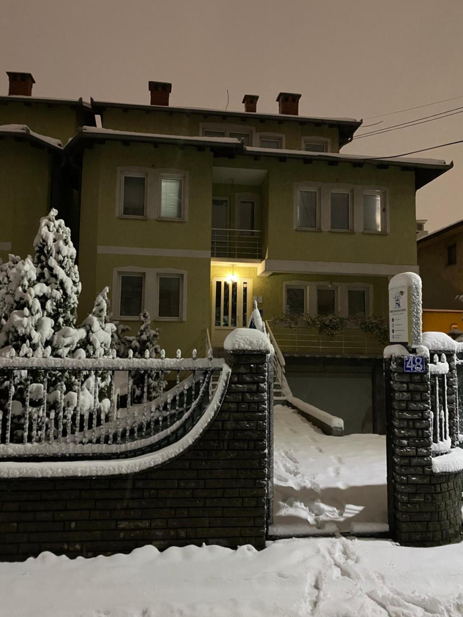 Bus Station Hostel Pristina Exterior photo